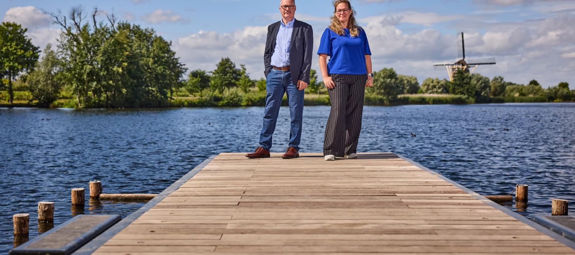 Vlonder aan water met Sophie en Eric