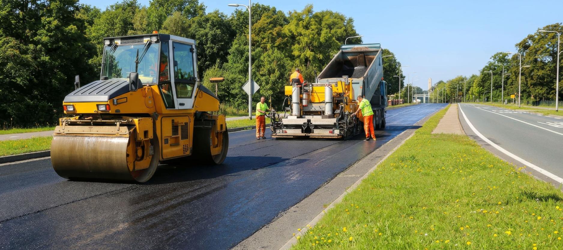 Asfaltweg in aanleg.